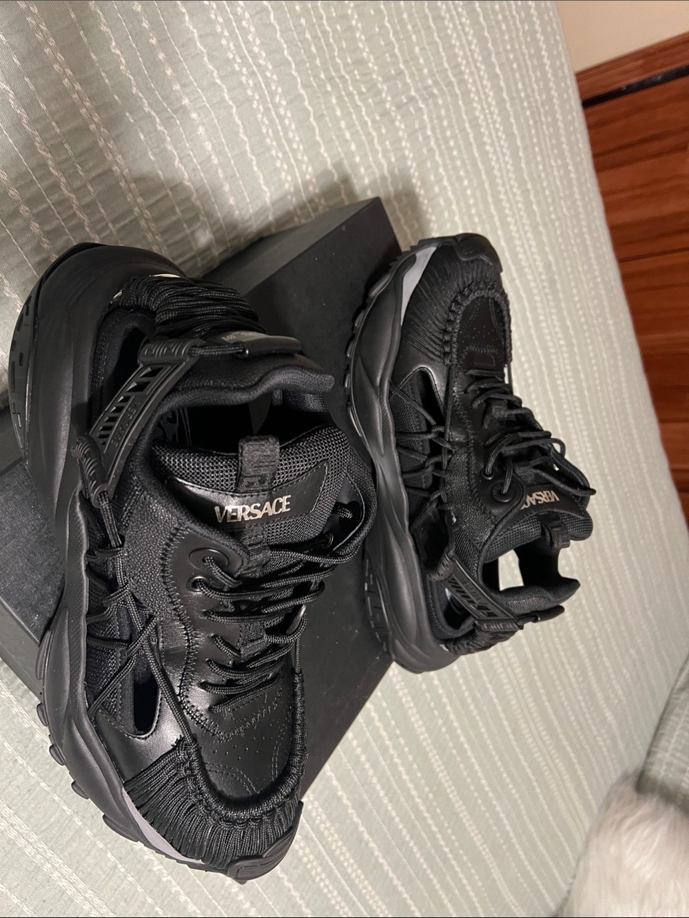 *Authentic* Versace Mercury M_VS_01 Black Sneakers
Size: EU 43.5 or US10.5